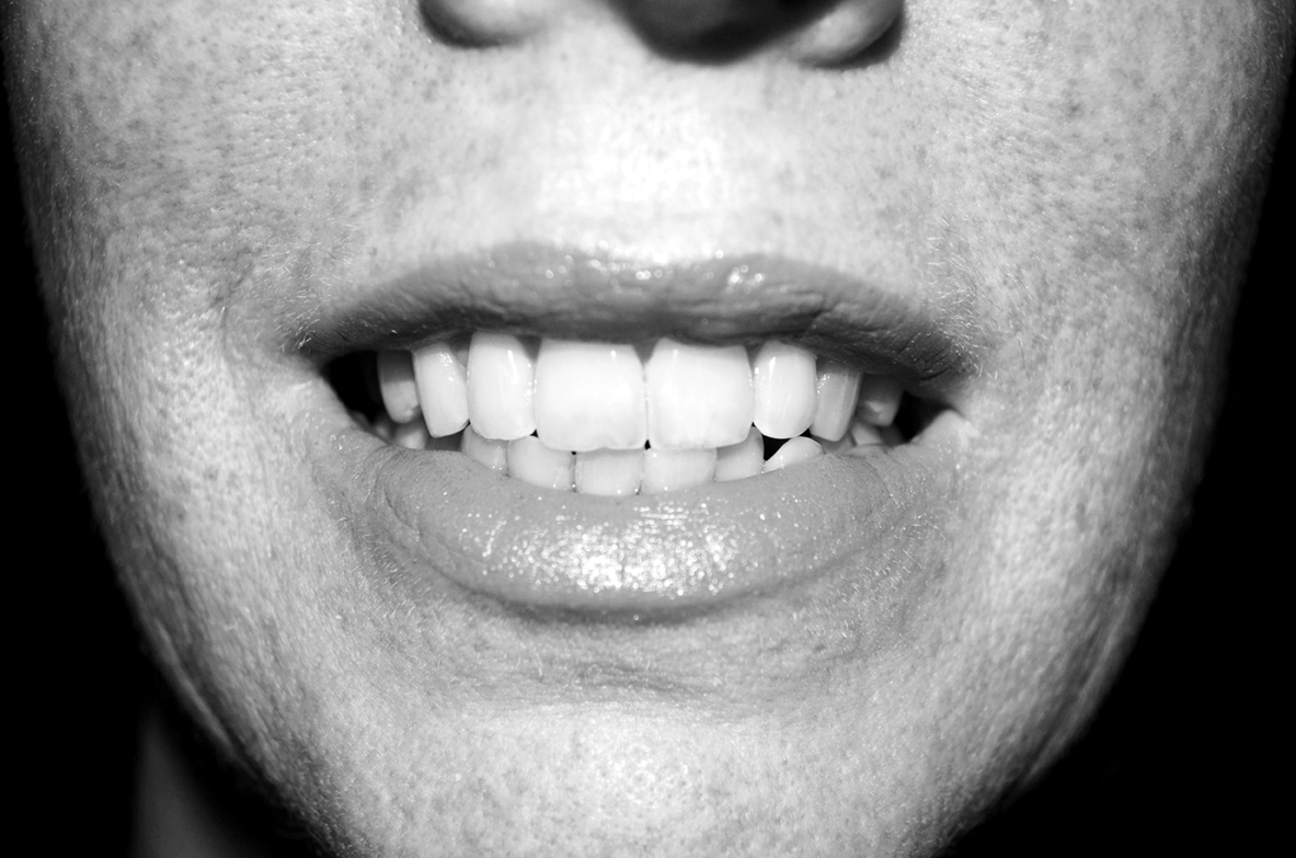 b&w mouth